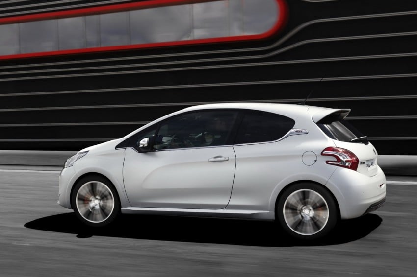 Peugeot 208 GTi: production model pictures released, on sale in the UK next spring 128686