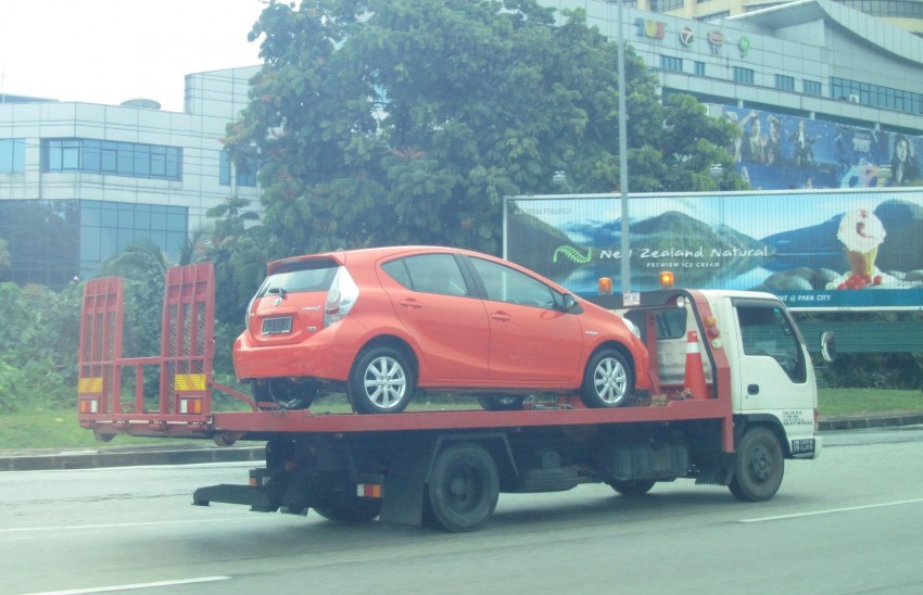 Toyota Prius C sighted being transported along LDP 88594