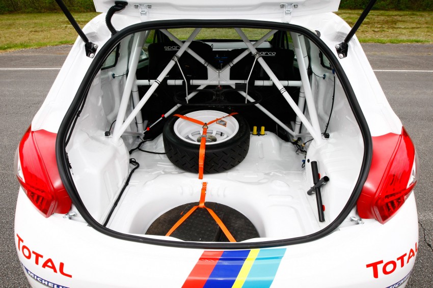 Peugeot 208 R2 Rally Car – a race-ready car you can buy 104955