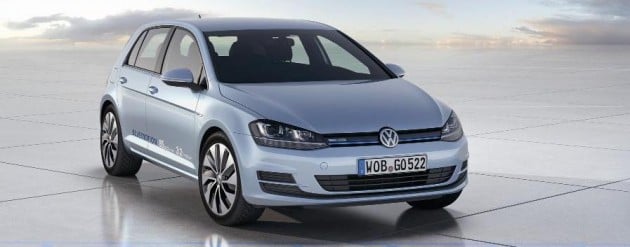604336_69228vw_2 Volkswagen Golf BlueMotion shows in Paris