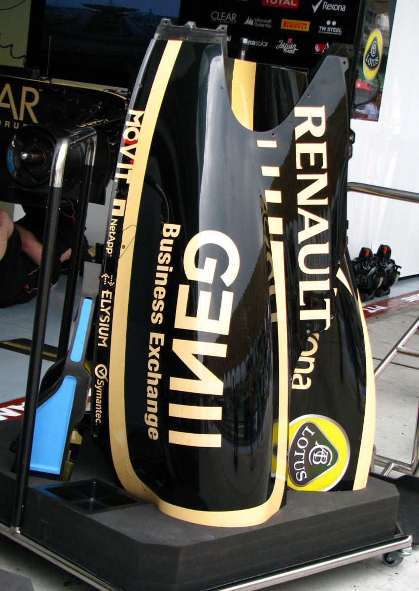 Lotus F1 Team: An inside look into the team’s garage 95689