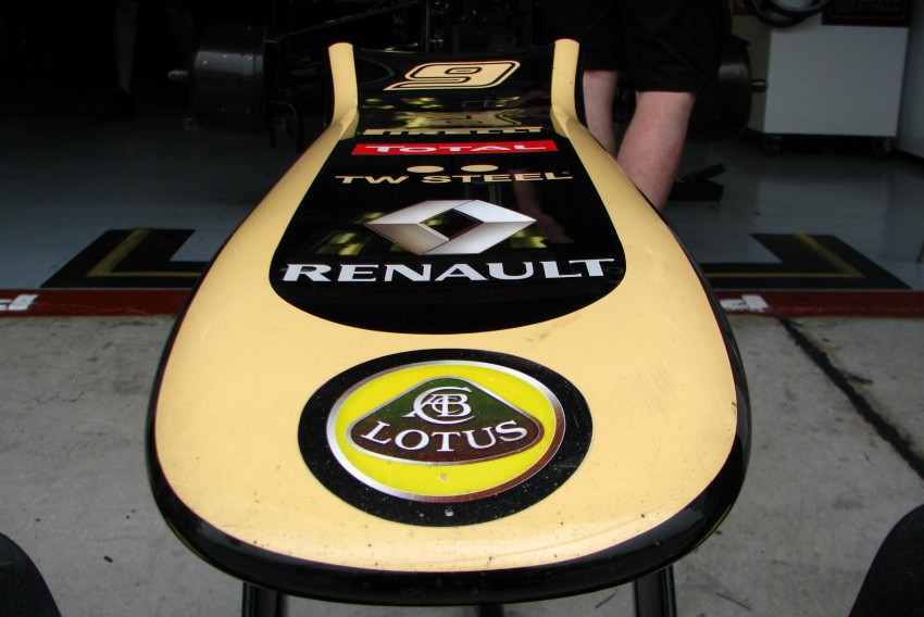 Lotus F1 Team: An inside look into the team’s garage 95677