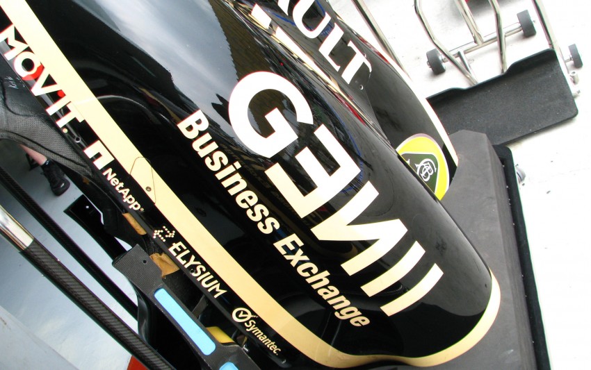 Lotus F1 Team: An inside look into the team’s garage 95679