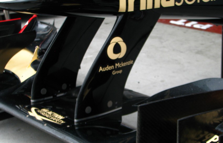 Lotus F1 Team: An inside look into the team’s garage 95683