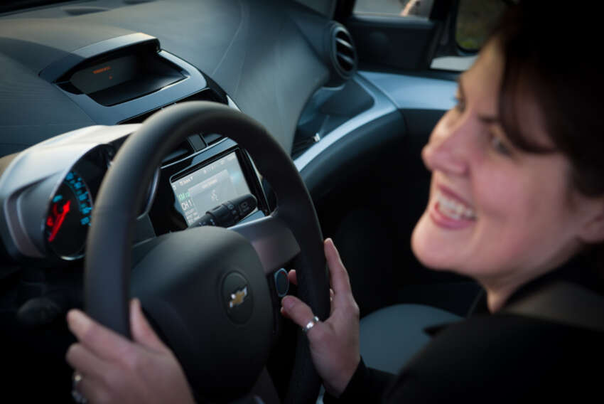 Chevrolet Spark, Sonic first to get Siri ‘Eyes Free’ 154666