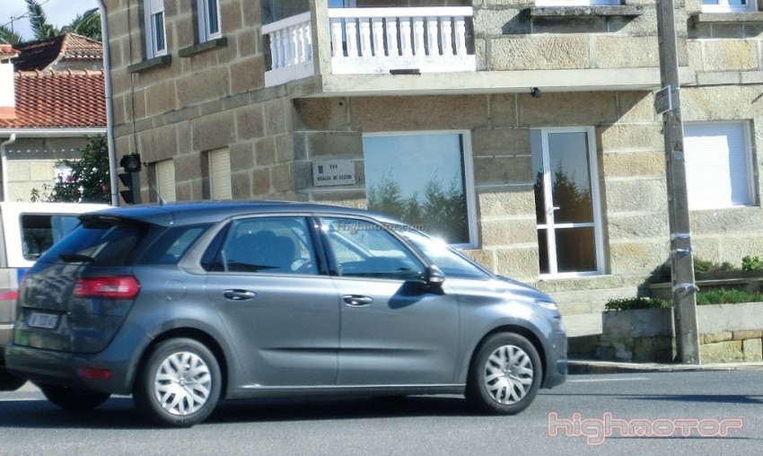 SPYSHOT: Next-generation Citroën C4 Picasso caught undisguised, goes even further left field than before 152869