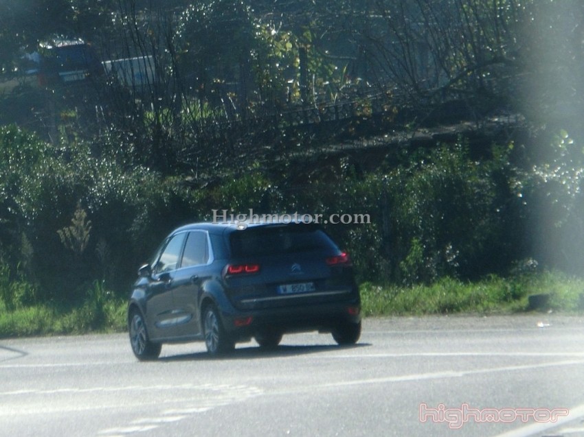 SPYSHOT: Next-generation Citroën C4 Picasso caught undisguised, goes even further left field than before 152870