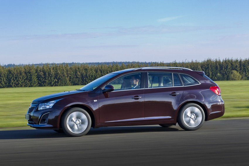 Chevrolet Cruze Station Wagon with a new family face 113535