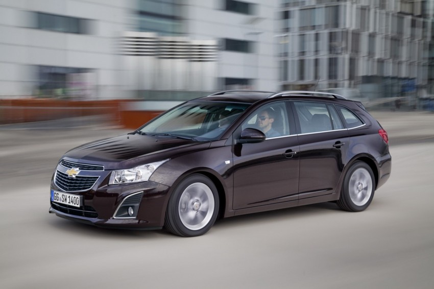 Chevrolet Cruze Station Wagon with a new family face 113537