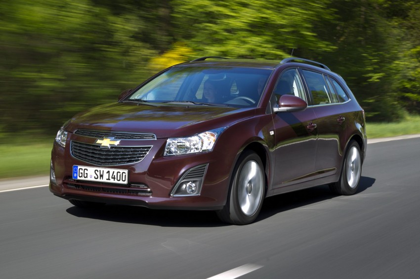 Chevrolet Cruze Station Wagon with a new family face 113538