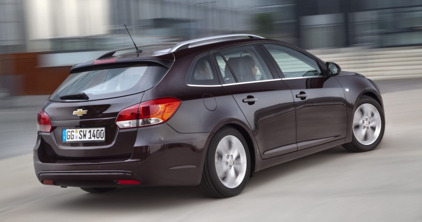 Chevrolet Cruze Station Wagon with a new family face 113541