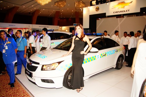 New Chevrolet Cruze and Chevrolet Captiva police patrol cars handed over for evaluation