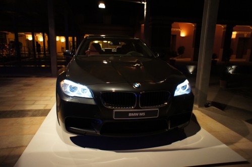  F1 BMW M5 exhibido en pintura mate Frozen Black