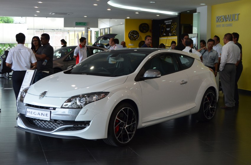 TC Euro Cars delivers 100th Renault Megane RS 118678