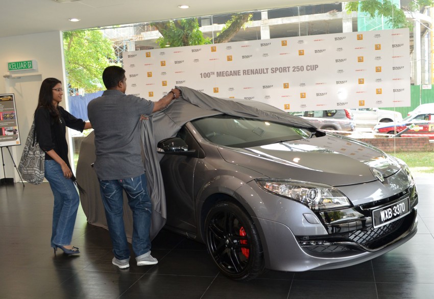 TC Euro Cars delivers 100th Renault Megane RS 118679