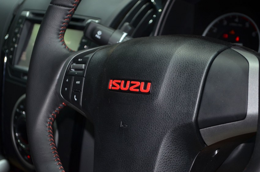 Isuzu D-Max X-Series – add red for bold flavour 143409