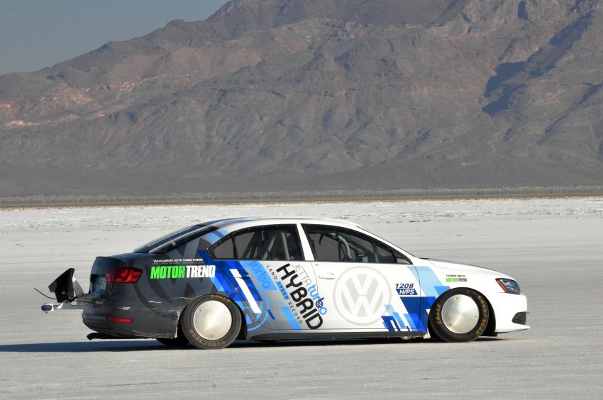 Volkswagen Jetta Hybrid sets land speed record 135325