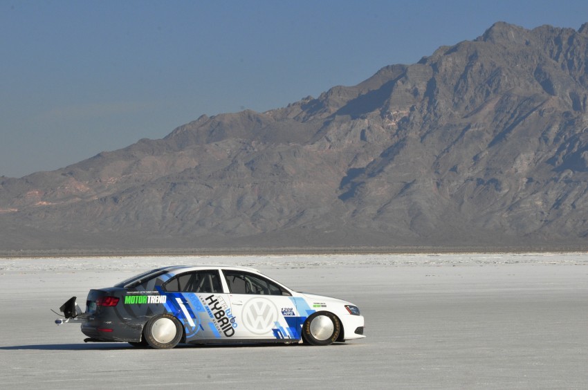 Volkswagen Jetta Hybrid sets land speed record 135326