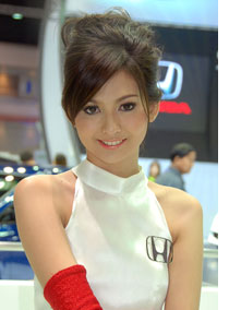 Bangkok Motor Show: Sawadee-ka from the lovely ladies!
