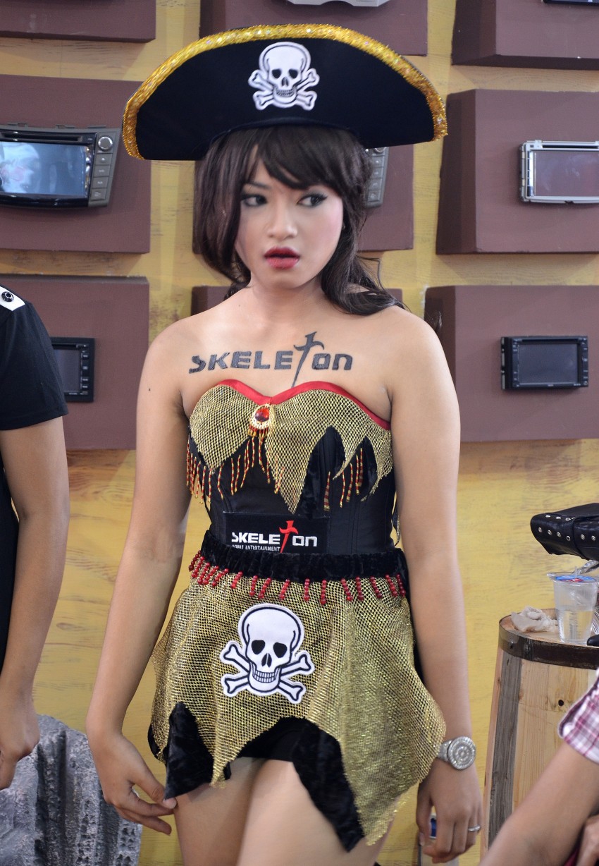 IIMS 2012 – the ladies from Jakarta, Part One 132849