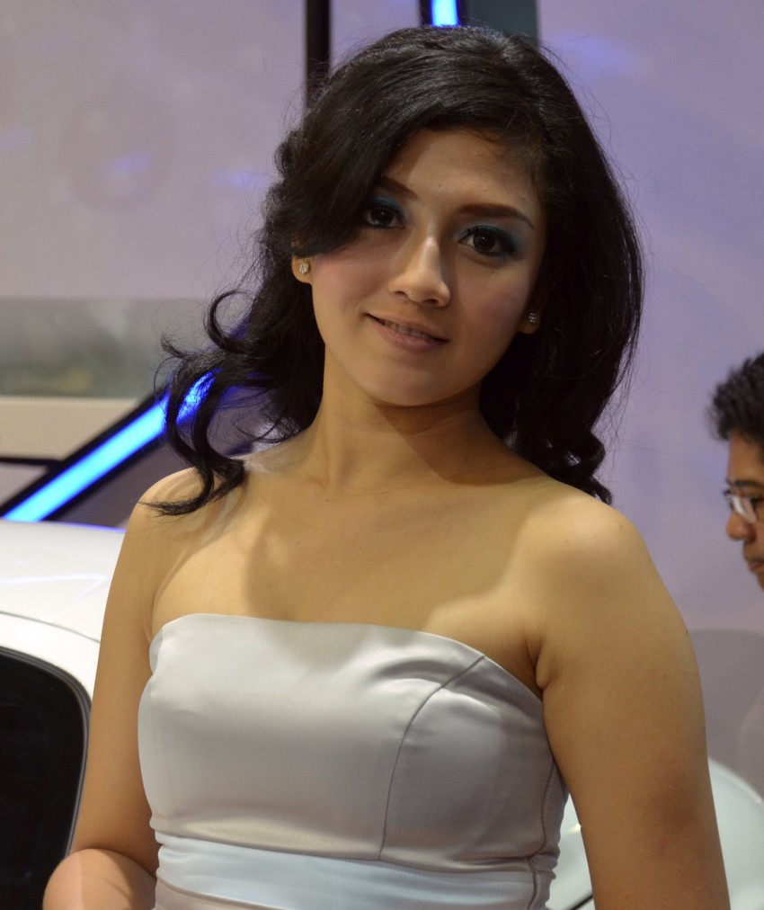 IIMS 2012 – the ladies from Jakarta, Part One 132898