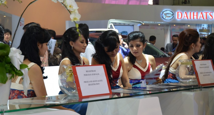 IIMS 2012 – the ladies from Jakarta, Part One 132900
