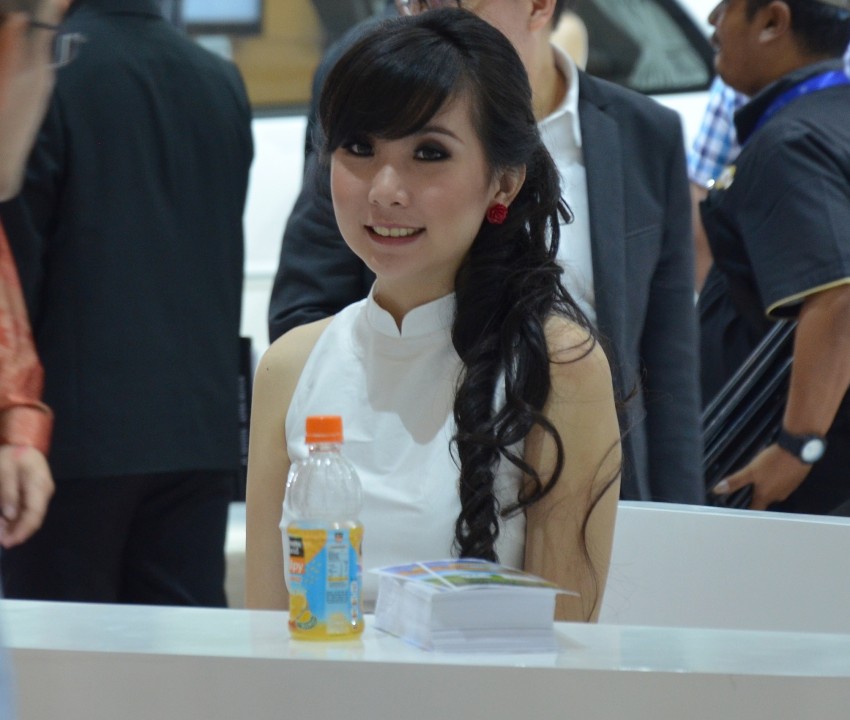 IIMS 2012 – the ladies from Jakarta, Part One 132826