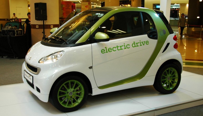 smart fortwo electric drive on display at 1 Utama 74529