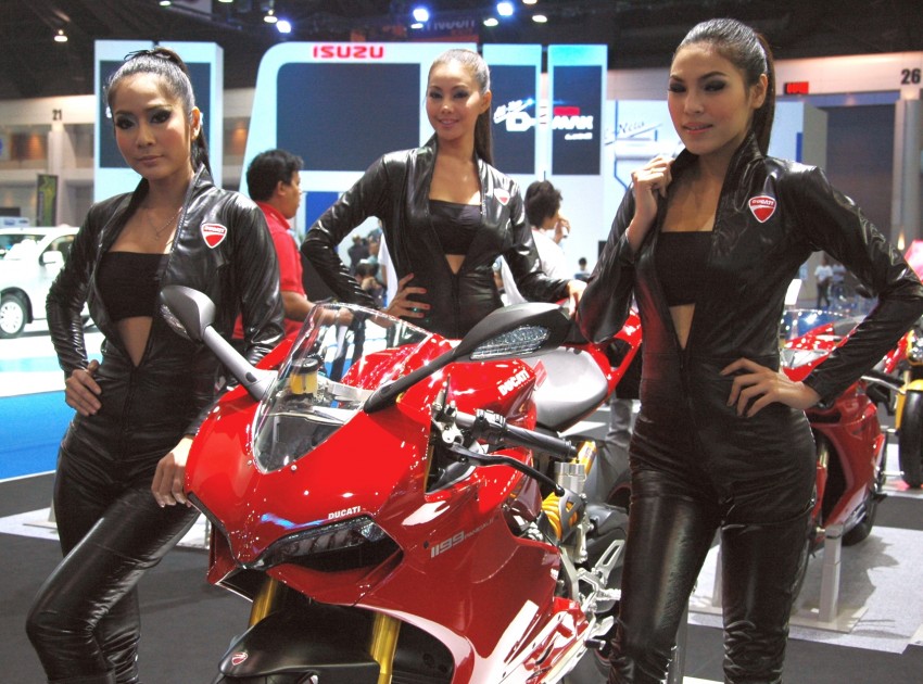 Bangkok Motor Show 2012 – the ladies say hello! 96514