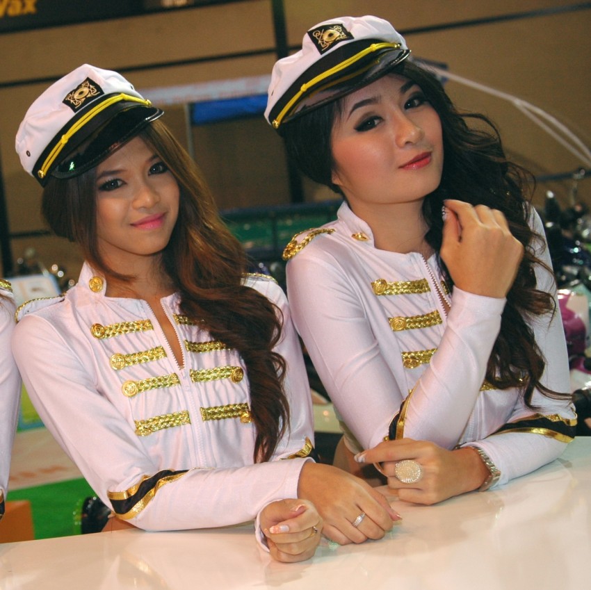 Bangkok Motor Show 2012 – the ladies say hello! 96496