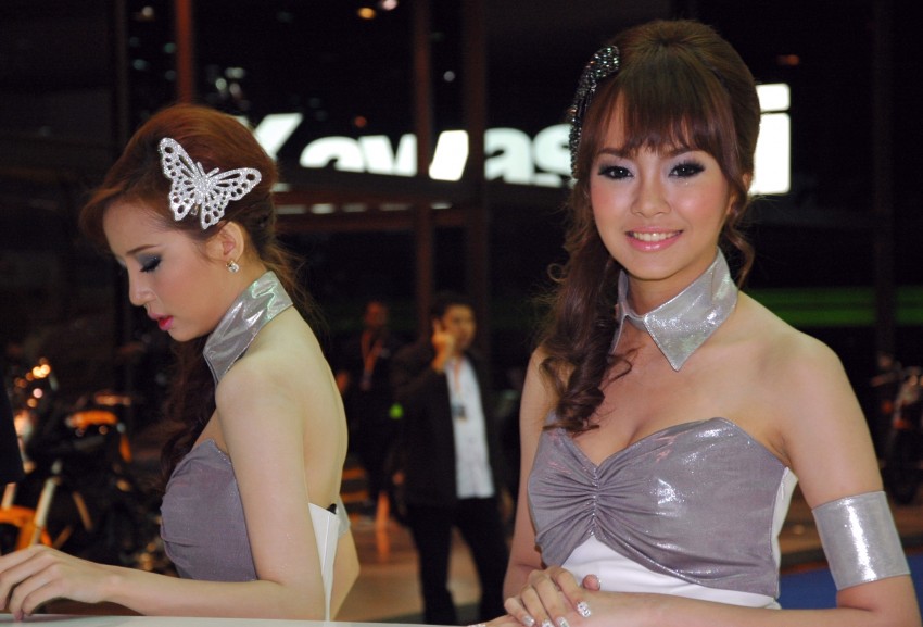 Bangkok Motor Show 2012 – the ladies say hello! 96500