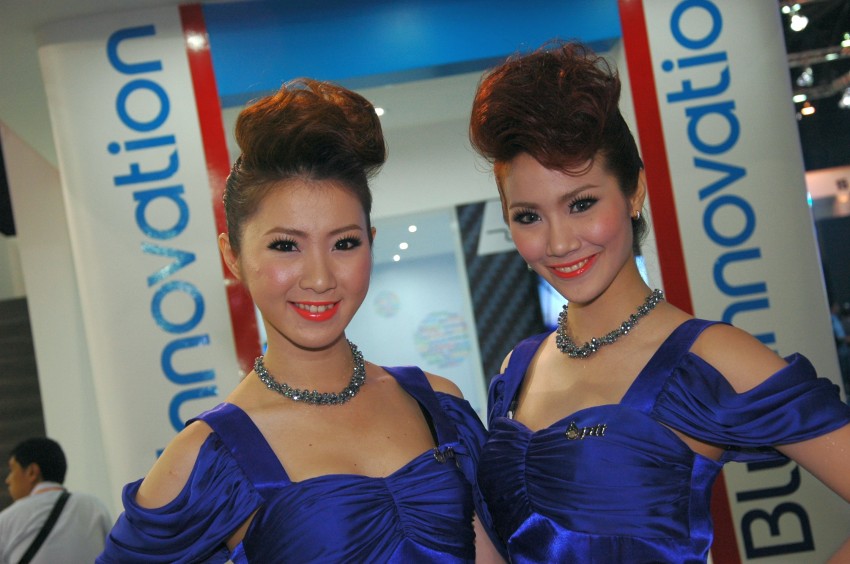Bangkok Motor Show 2012 – the ladies say hello! 96506