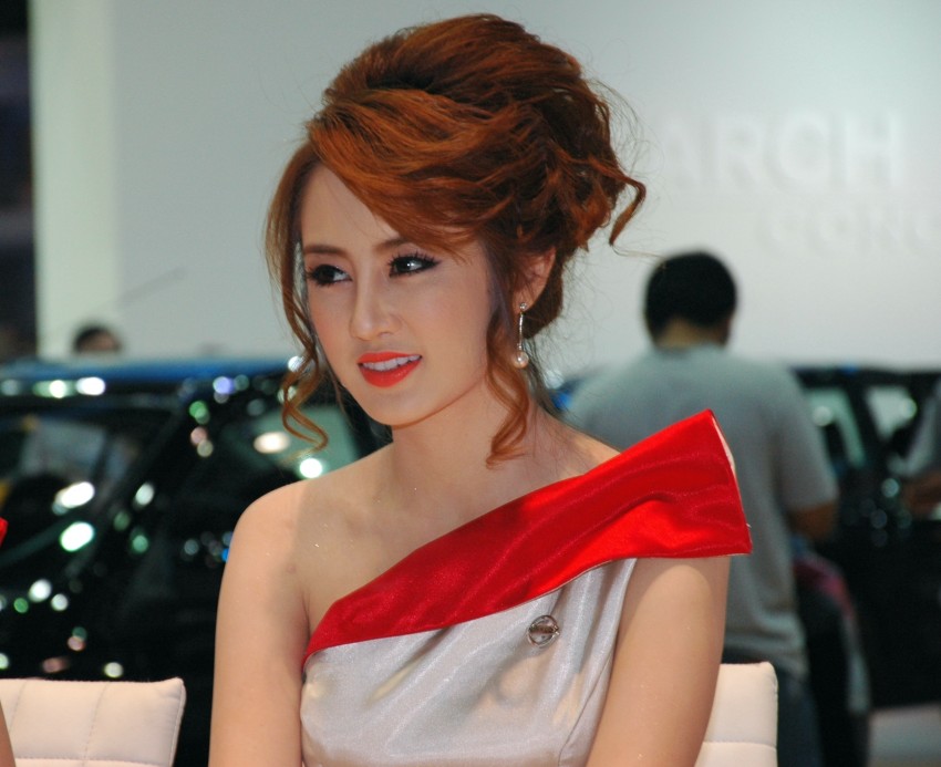 Bangkok Motor Show 2012 – the ladies say hello! 96386