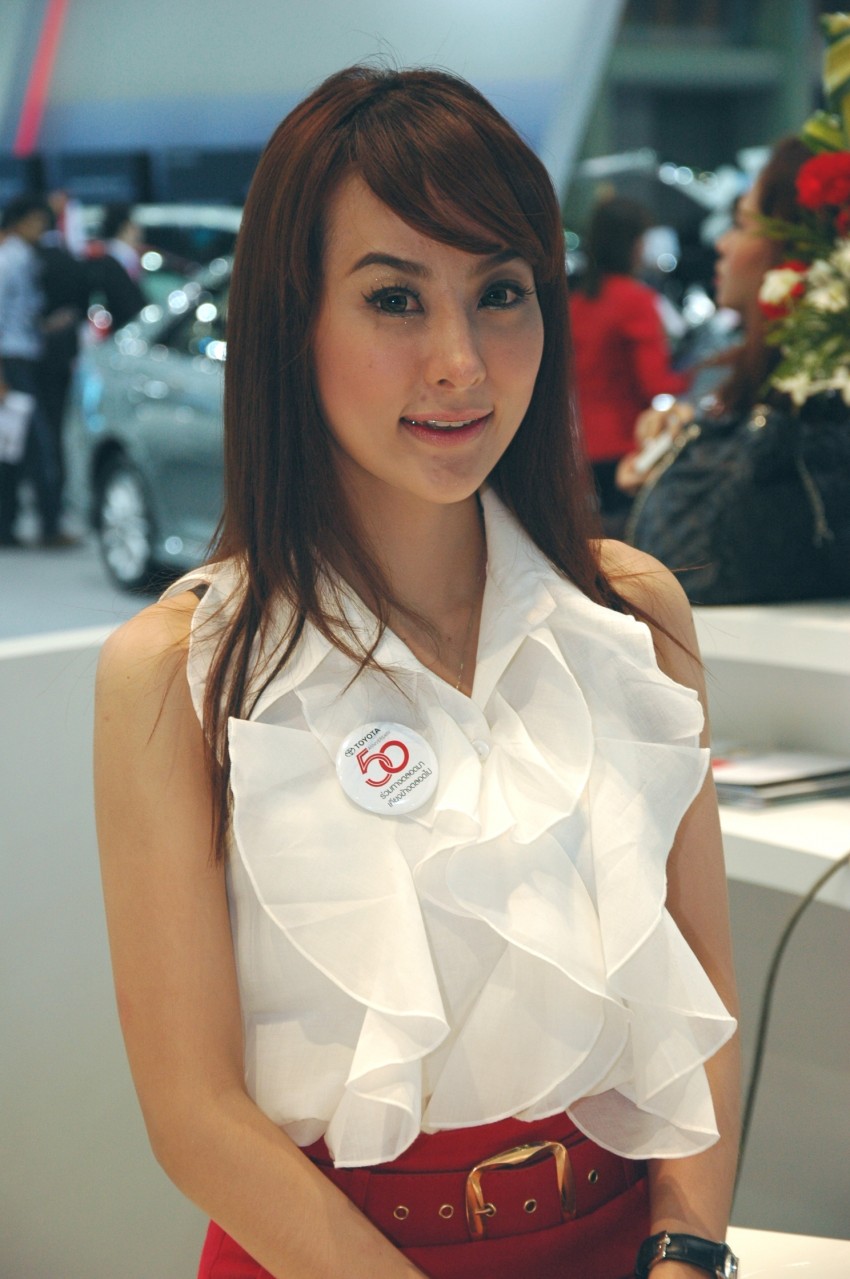 Bangkok Motor Show 2012 – the ladies say hello! 96388