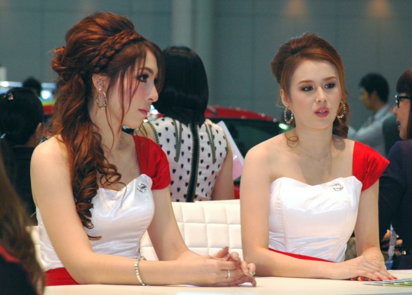 Bangkok Motor Show 2012 – the ladies say hello! 96368