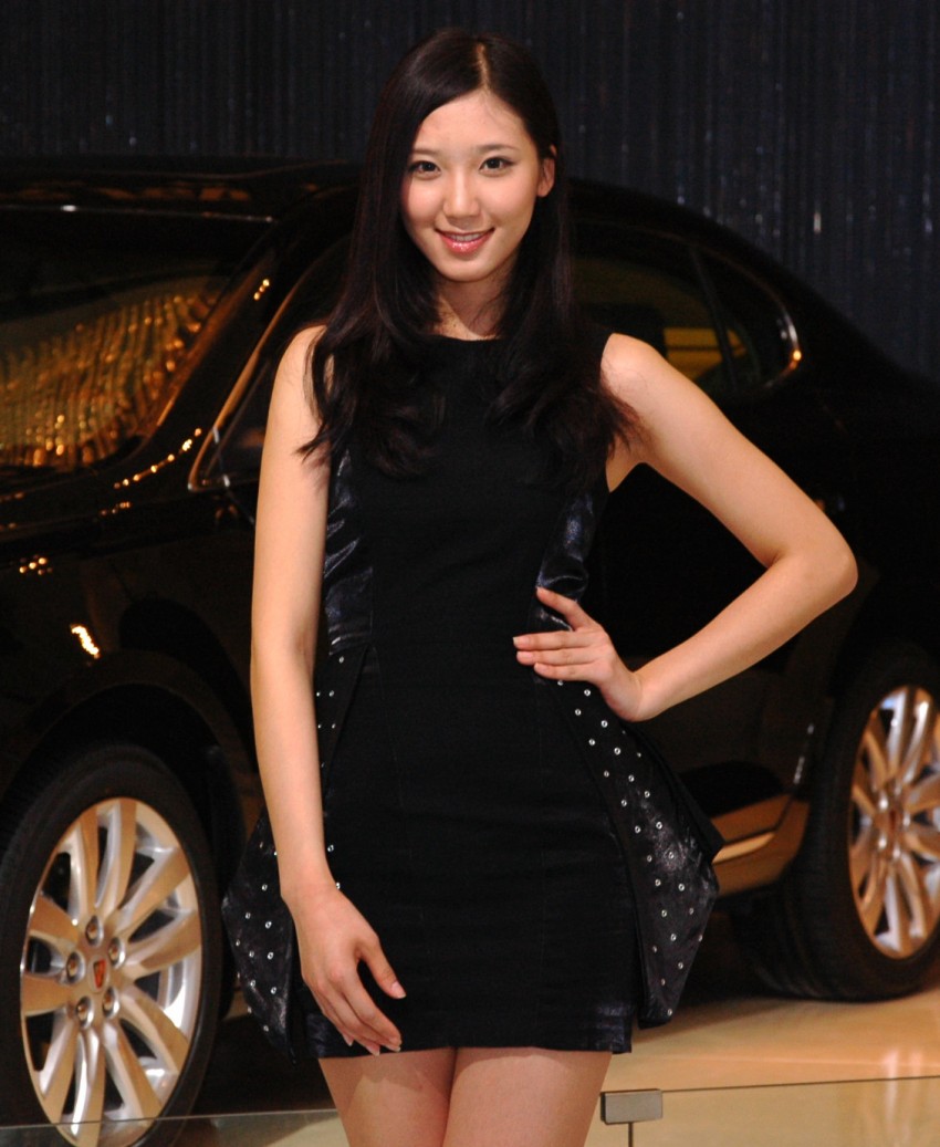 Auto China 2012: the ladies of Beijing share the spotlight 104335