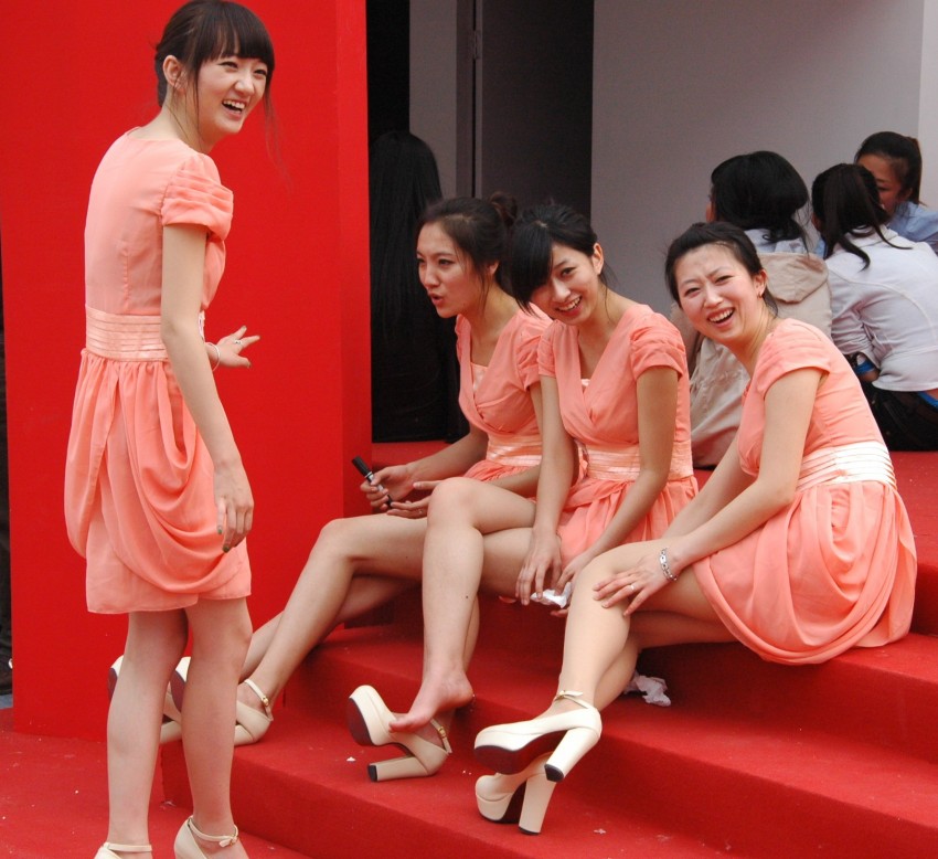 Auto China 2012: the ladies of Beijing share the spotlight 104530