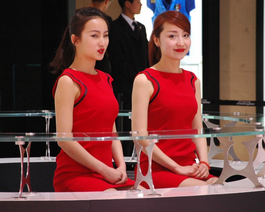 Auto China 2012: the ladies of Beijing share the spotlight 104408