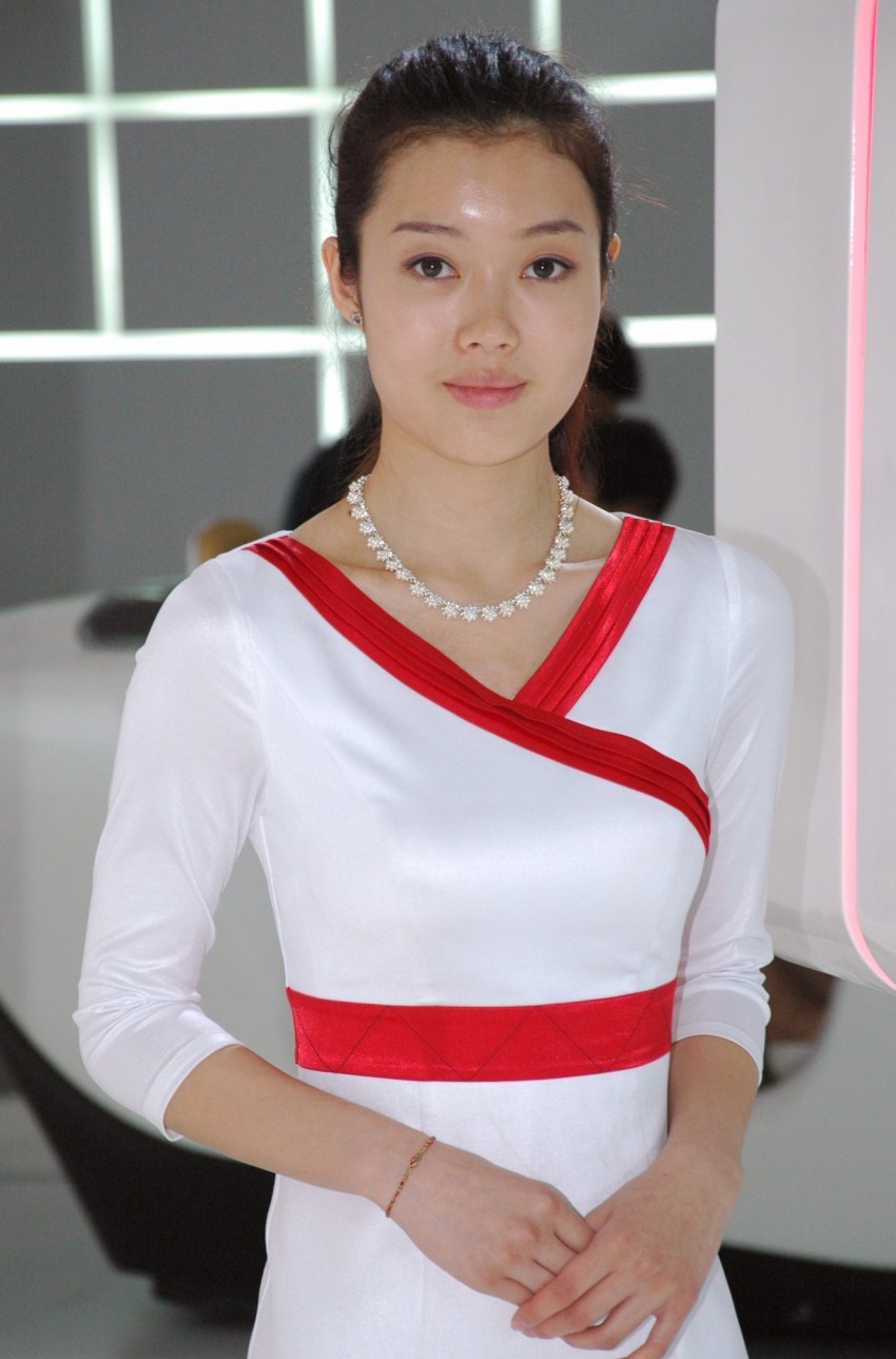 Auto China 2012: the ladies of Beijing share the spotlight 104502