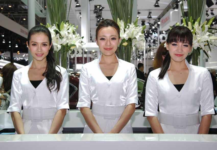 Auto China 2012: the ladies of Beijing share the spotlight 104484