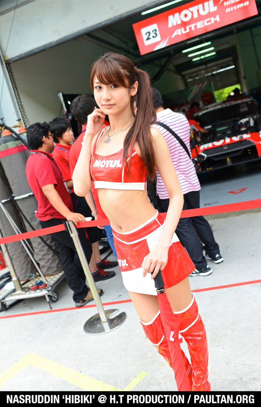 Super GT 2012 Rd 3: Of booth babes and race queens 112203
