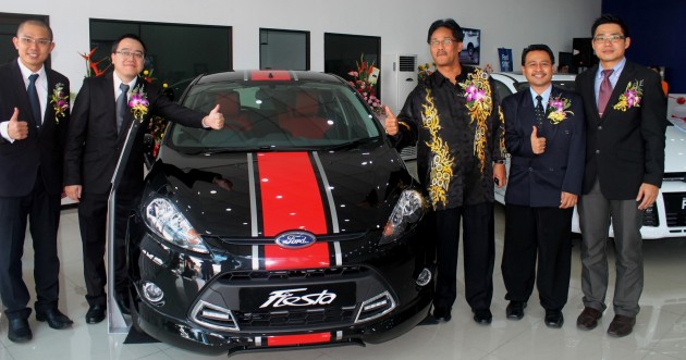 Ford 4S Centre in Ipoh_Group Photo by the Limited Edition Ford Fiesta Beta Ford launches first 4S centre in Malaysia, in Ipoh