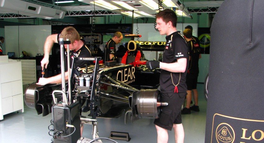 Lotus F1 Team: An inside look into the team’s garage 95691