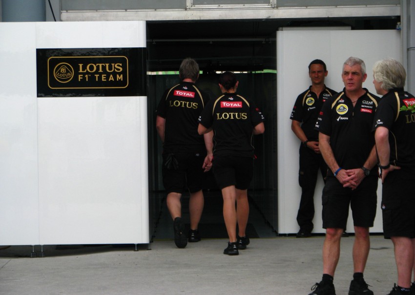 Lotus F1 Team: An inside look into the team’s garage 95702