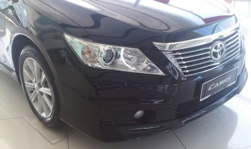 Toyota Camry XV50 snapped with aerokit at showrooms 109525