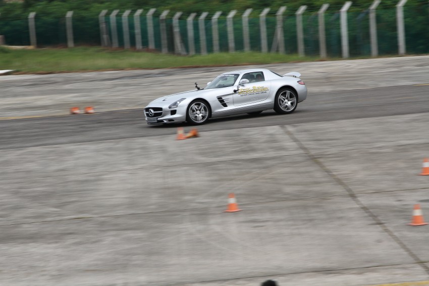 Power is nothing without control: Mika Hakkinen performs stunts at ‘Join the Pact’ event 123133
