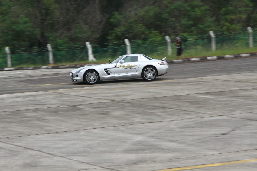Power is nothing without control: Mika Hakkinen performs stunts at ‘Join the Pact’ event 123139