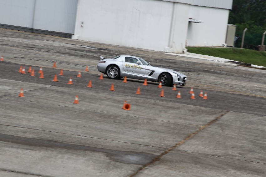 Power is nothing without control: Mika Hakkinen performs stunts at ‘Join the Pact’ event 123141