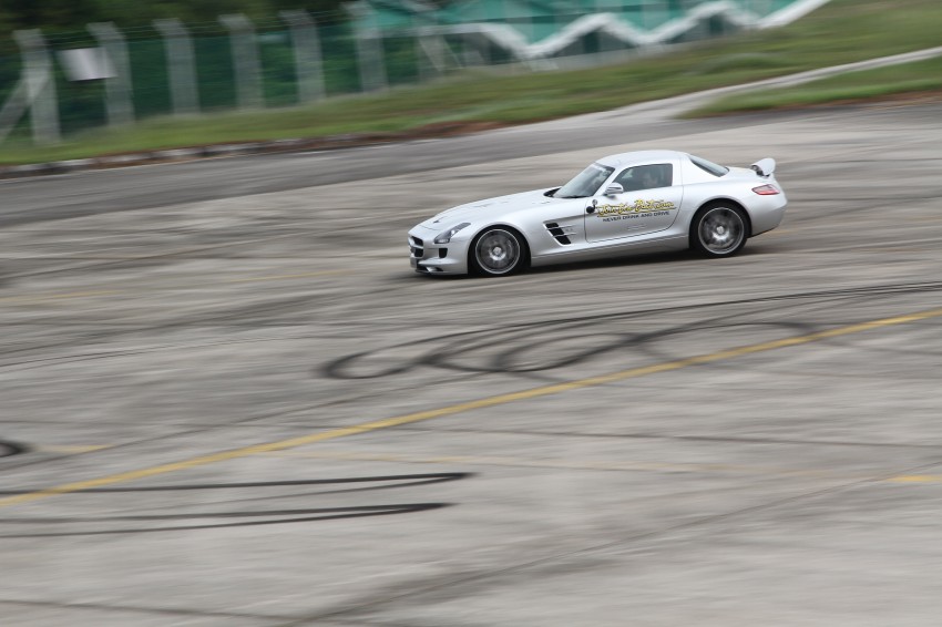 Power is nothing without control: Mika Hakkinen performs stunts at ‘Join the Pact’ event 123148