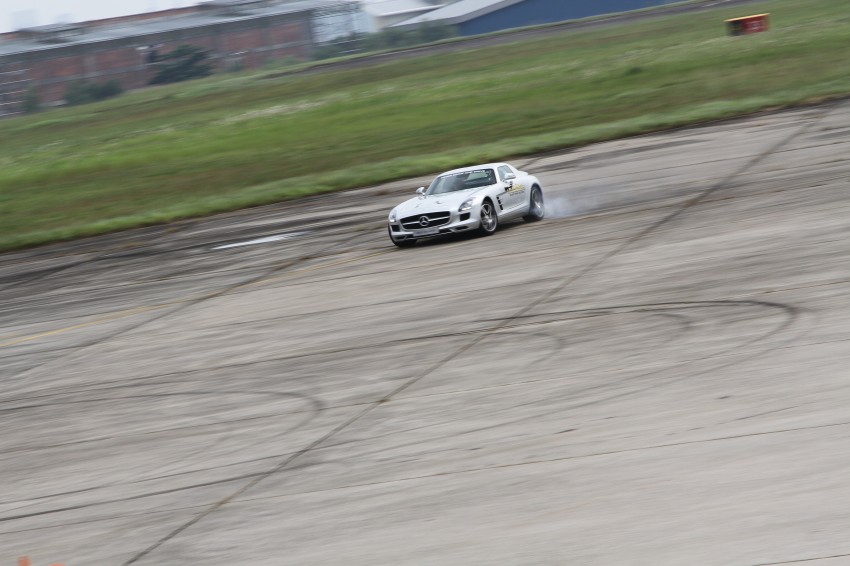 Power is nothing without control: Mika Hakkinen performs stunts at ‘Join the Pact’ event 123152